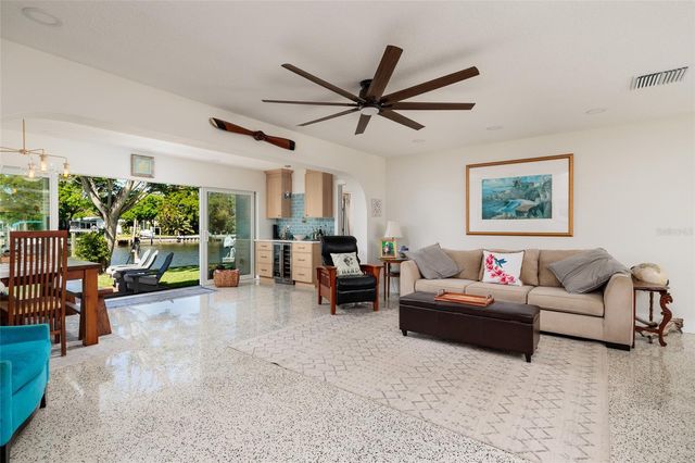 9298 SUN ISLE DRIVE NE, St Petersburg, FL 33702