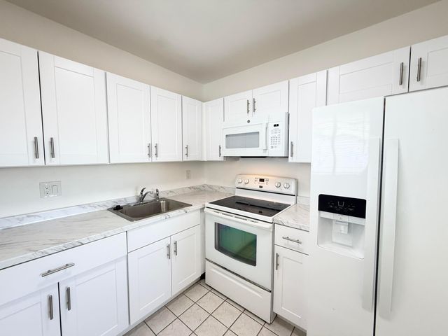 3402 Cynthia Lane 205, Lake Worth Beach, FL 33461