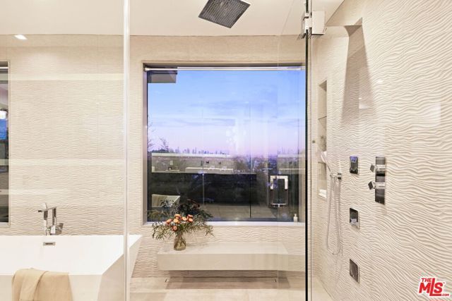 4130 Parva Avenue, Los Angeles, CA 90027