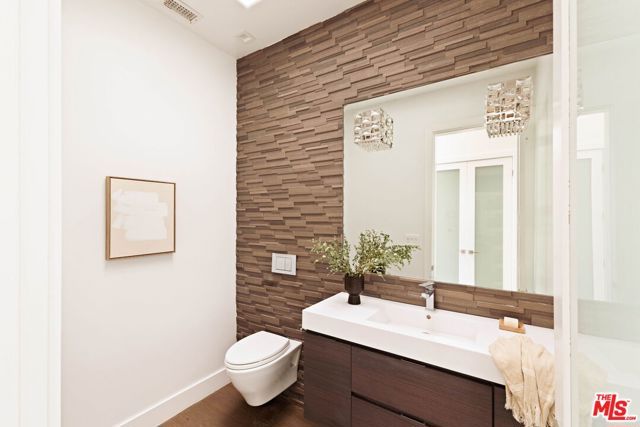 4130 Parva Avenue, Los Angeles, CA 90027