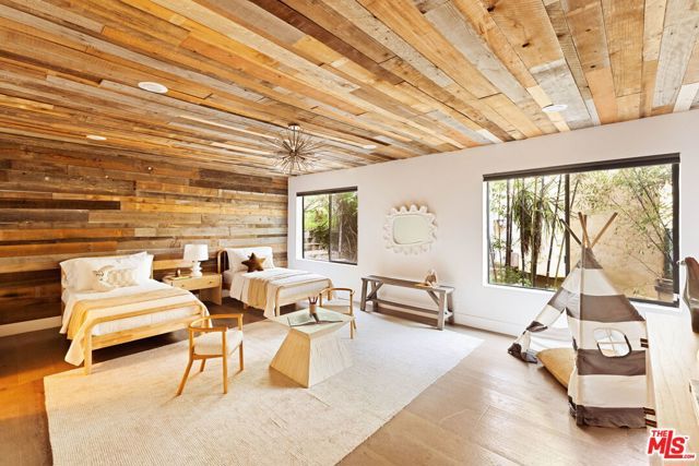 4130 Parva Avenue, Los Angeles, CA 90027