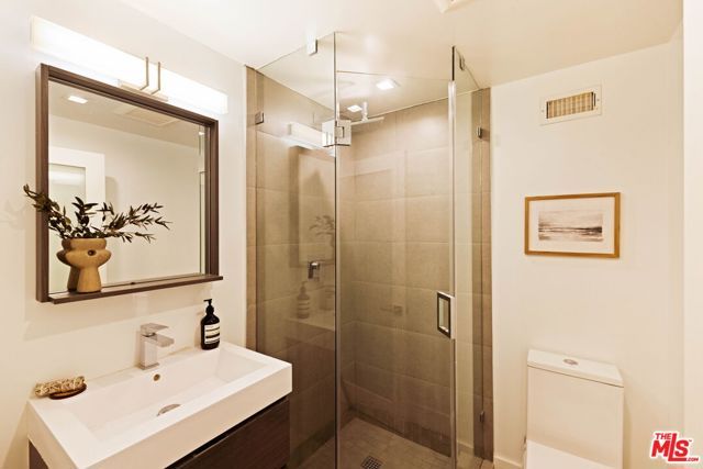 4130 Parva Avenue, Los Angeles, CA 90027