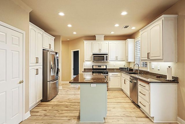 202 Bullion Hill Dr, Valley Springs, CA 95252