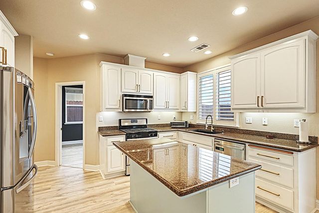 202 Bullion Hill Dr, Valley Springs, CA 95252