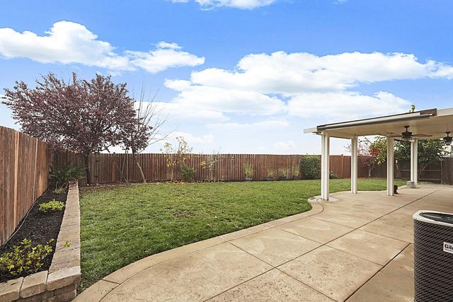 202 Bullion Hill Dr, Valley Springs, CA 95252