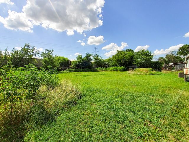 503 S Charles Street, Elm Mott, TX 76640