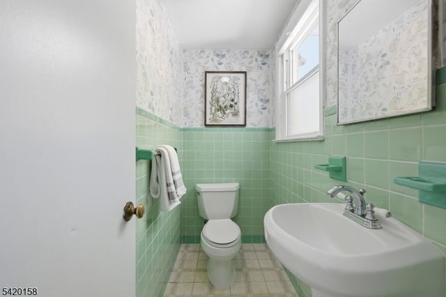 926 Lincoln Ave, Pompton Lakes Boro, NJ 07442