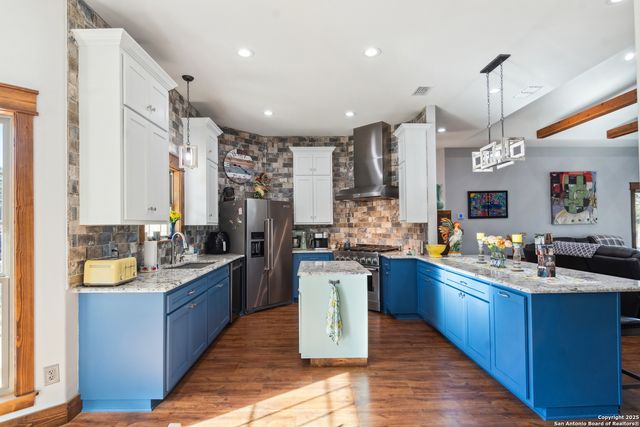 381 Camino Primero, Leakey, TX 78873