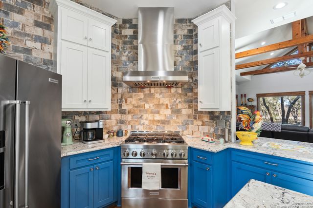 381 Camino Primero, Leakey, TX 78873