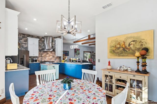 381 Camino Primero, Leakey, TX 78873