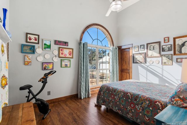 381 Camino Primero, Leakey, TX 78873