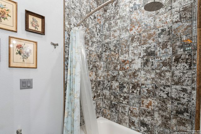 381 Camino Primero, Leakey, TX 78873