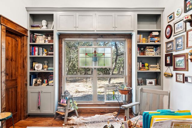 381 Camino Primero, Leakey, TX 78873