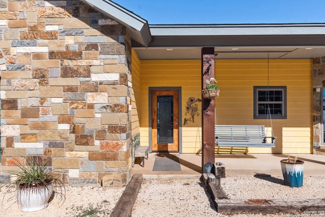 381 Camino Primero, Leakey, TX 78873