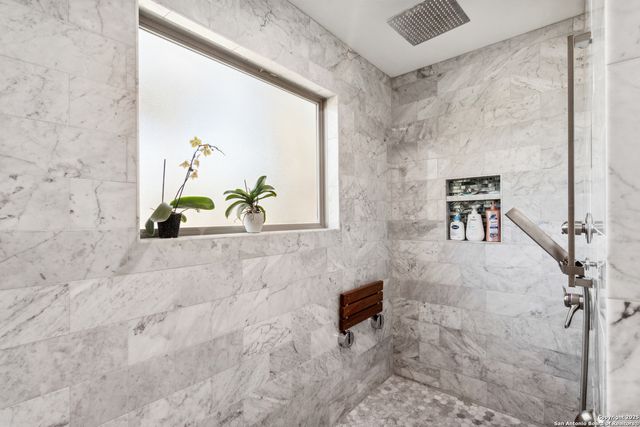 381 Camino Primero, Leakey, TX 78873