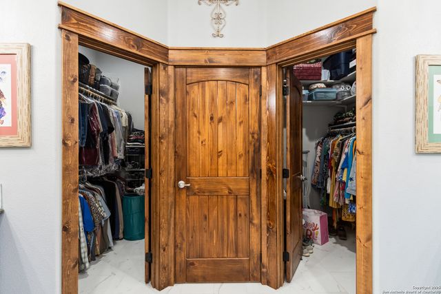 381 Camino Primero, Leakey, TX 78873