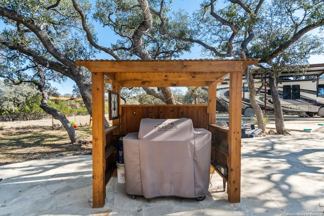 381 Camino Primero, Leakey, TX 78873