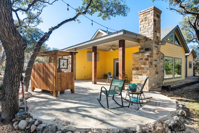 381 Camino Primero, Leakey, TX 78873