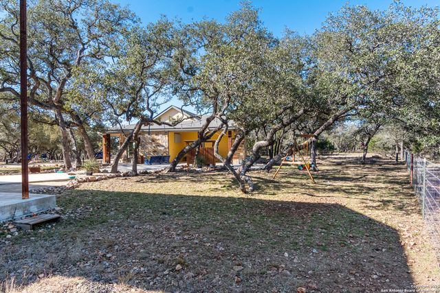 381 Camino Primero, Leakey, TX 78873
