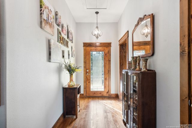 381 Camino Primero, Leakey, TX 78873