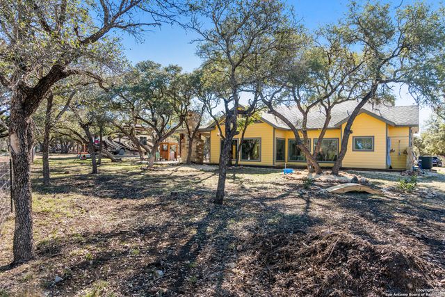 381 Camino Primero, Leakey, TX 78873