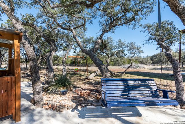 381 Camino Primero, Leakey, TX 78873
