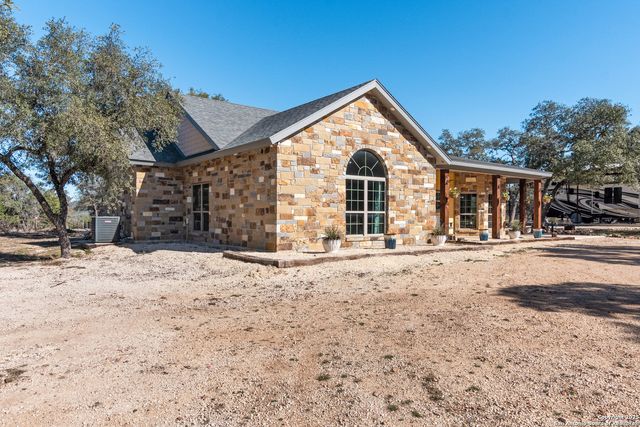381 Camino Primero, Leakey, TX 78873