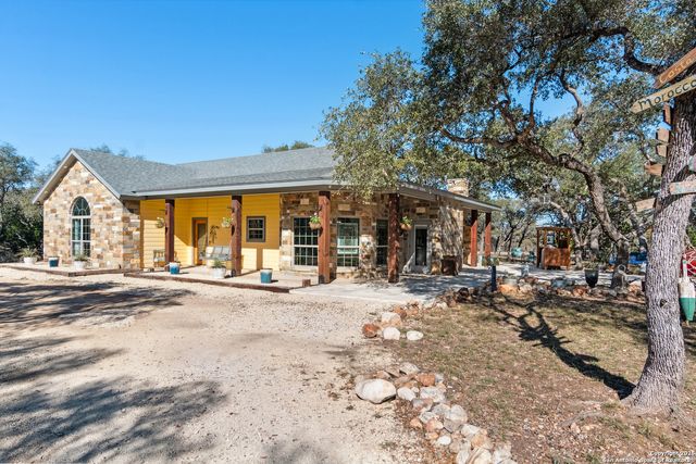 381 Camino Primero, Leakey, TX 78873