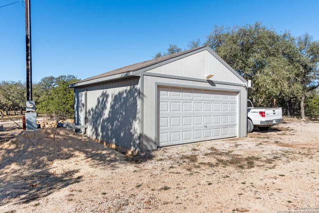 381 Camino Primero, Leakey, TX 78873