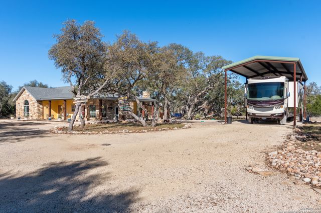 381 Camino Primero, Leakey, TX 78873