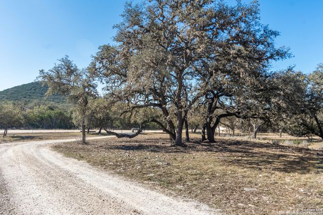 381 Camino Primero, Leakey, TX 78873