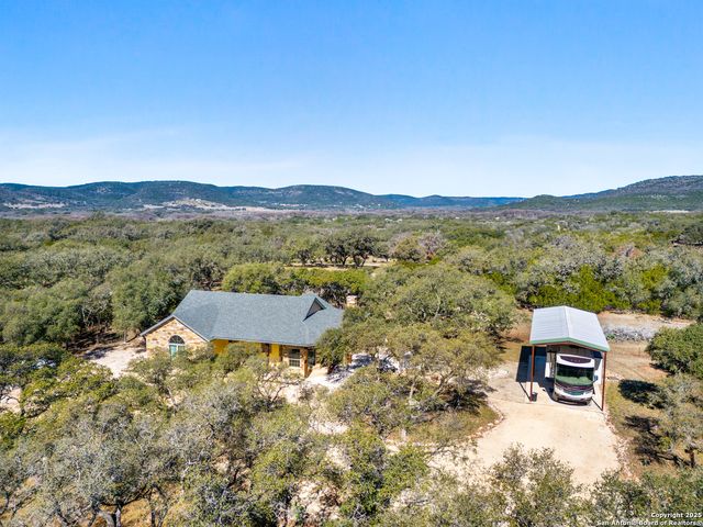 381 Camino Primero, Leakey, TX 78873