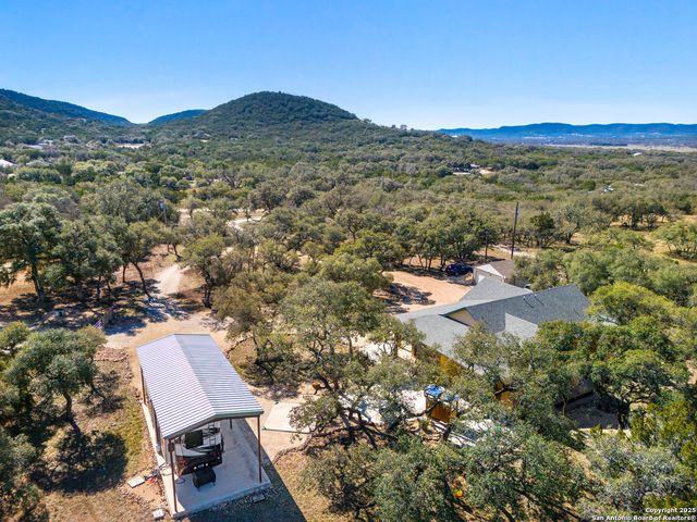381 Camino Primero, Leakey, TX 78873