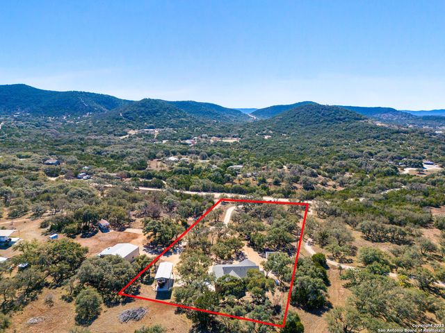 381 Camino Primero, Leakey, TX 78873