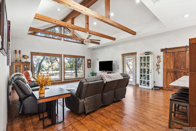 381 Camino Primero, Leakey, TX 78873