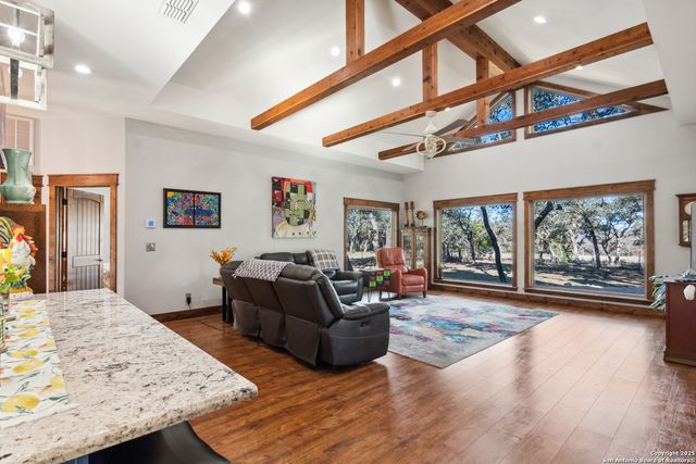 381 Camino Primero, Leakey, TX 78873