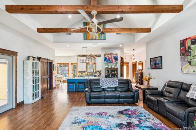 381 Camino Primero, Leakey, TX 78873