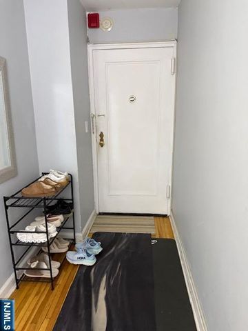 2350 Linwood Avenue 3H, Fort Lee, NJ 07024