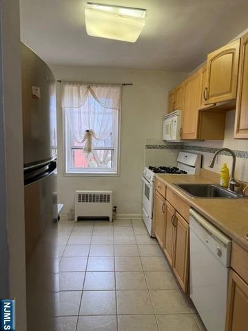 2350 Linwood Avenue 3H, Fort Lee, NJ 07024