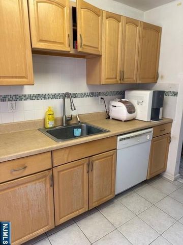 2350 Linwood Avenue 3H, Fort Lee, NJ 07024