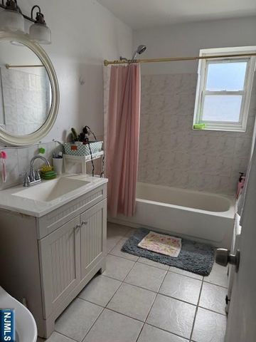 2350 Linwood Avenue 3H, Fort Lee, NJ 07024