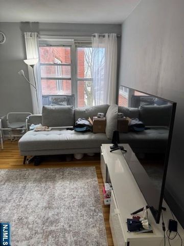 2350 Linwood Avenue 3H, Fort Lee, NJ 07024