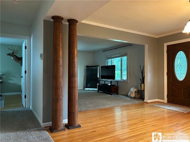 1115 Seneca Creek Road, West Seneca, NY 14224