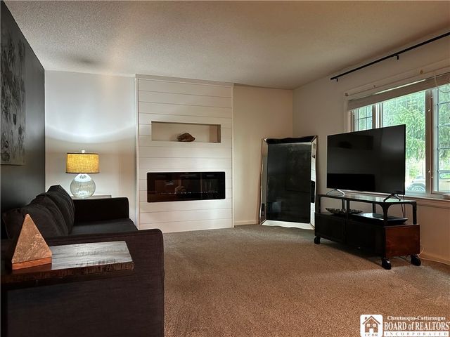 1115 Seneca Creek Road, West Seneca, NY 14224