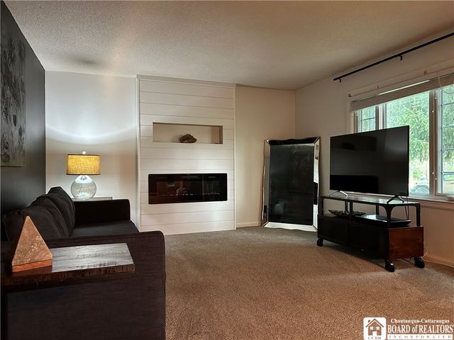 1115 Seneca Creek Road, West Seneca, NY 14224