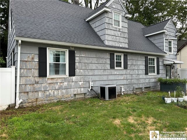 1115 Seneca Creek Road, West Seneca, NY 14224