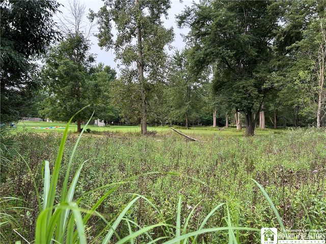 1115 Seneca Creek Road, West Seneca, NY 14224