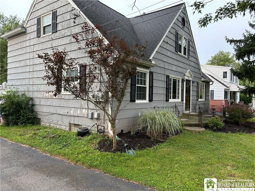 1115 Seneca Creek Road, West Seneca, NY 14224