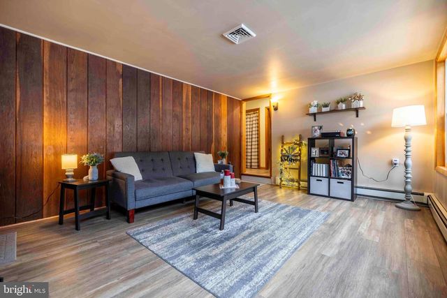 16 DOGWOOD LN, Washington Twp, NJ 07882