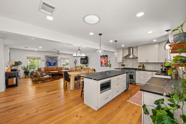 2215 Alta Vista Ave, Austin, TX 78704